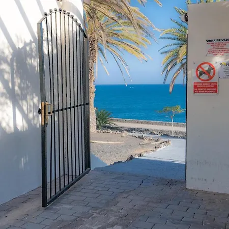 Apartment En Playa Roca Primer Linea De Mar Costa Teguise