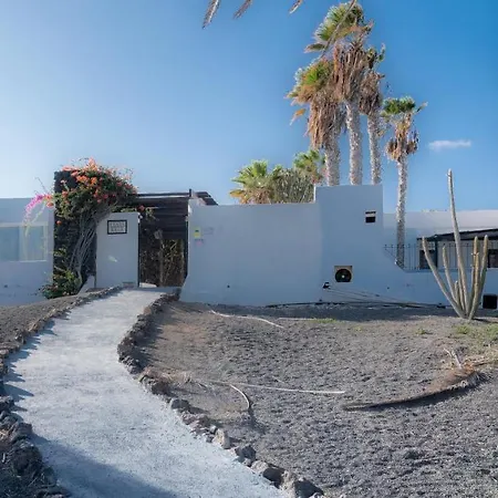 En Playa Roca Primer Linea De Mar Lejlighed Costa Teguise